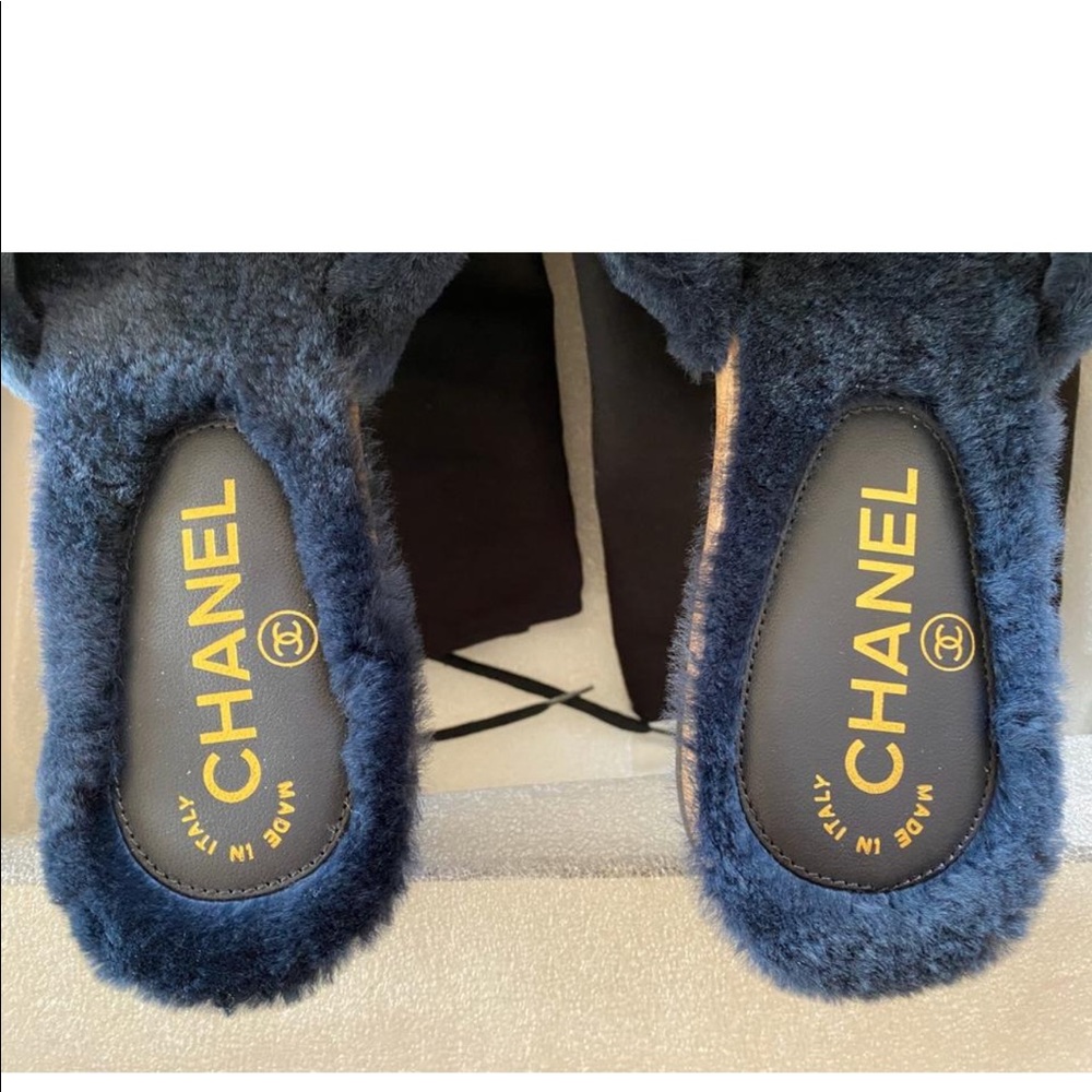 ‼️ SOLD ‼️ New - Fur Lambskin CC Mules Sandals - Picture 4 of 12